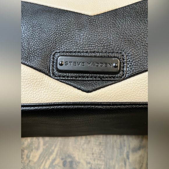 COPY - Steve Madden - Picture 2 of 6